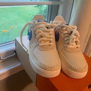 Nike women’s Air forces LA flea